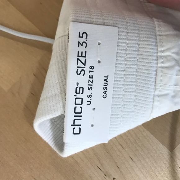 Chicos White Capris Cropped Cargo Pants  Size 18 Elastic Waist Side Zip Pocket - Picture 10 of 11